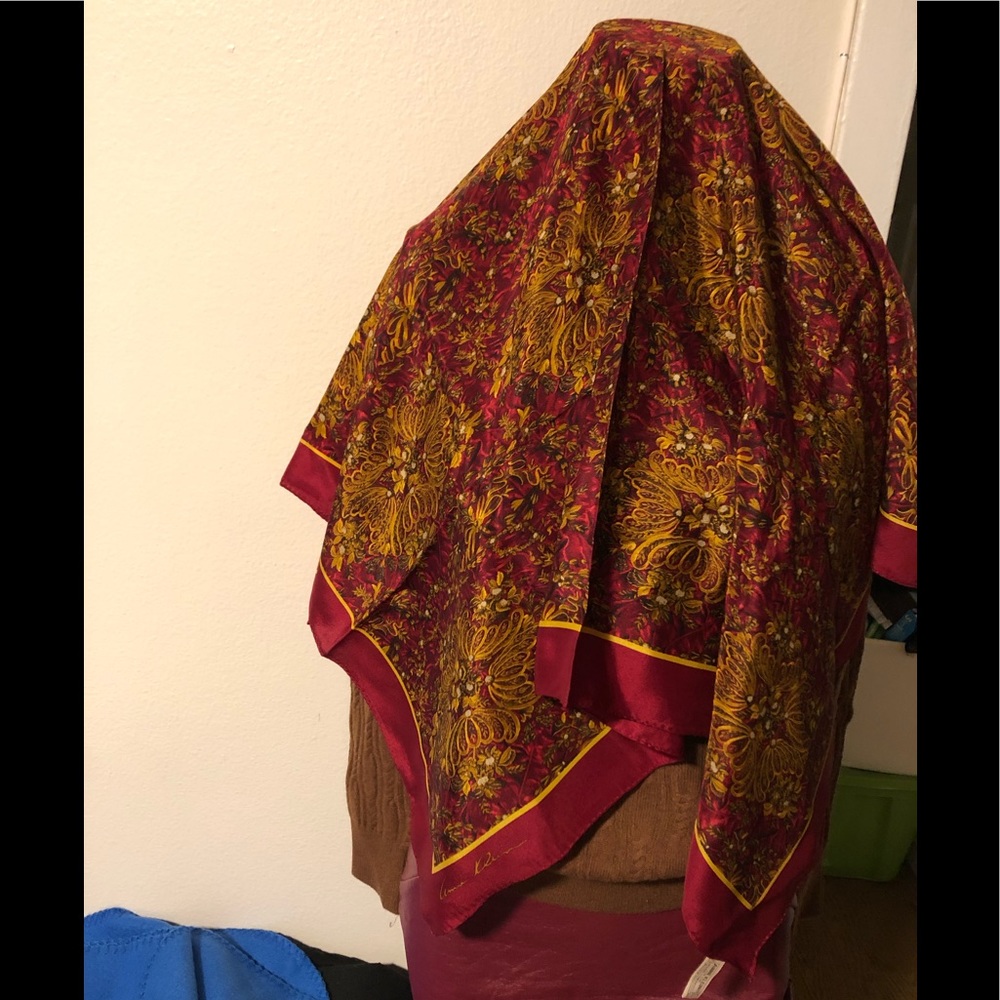 NWOT Anne Klein  flower Silk Scarf luxurious 34.5 by 35.5”